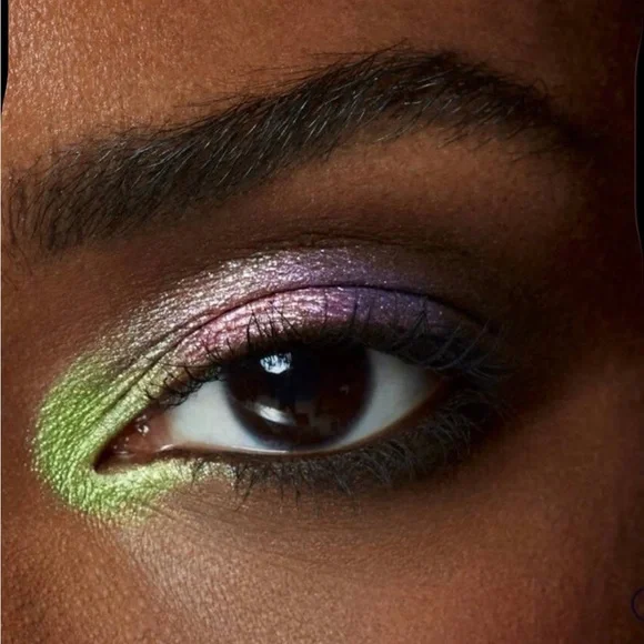 URBAN DECAY x MARVEL SHE-HULK EYESHADOW PALETTE - Picture 3 of 11